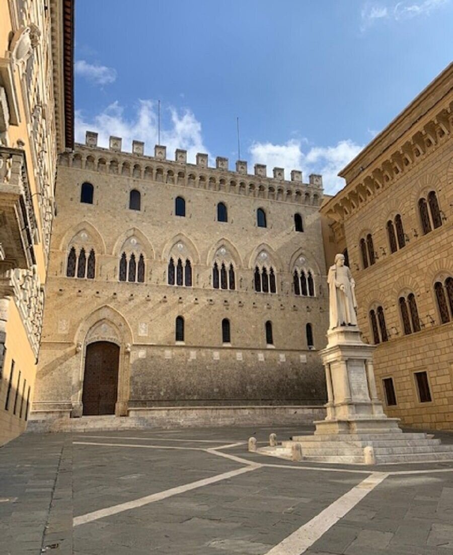 The famous Banca Monte dei Paschi di Siena.